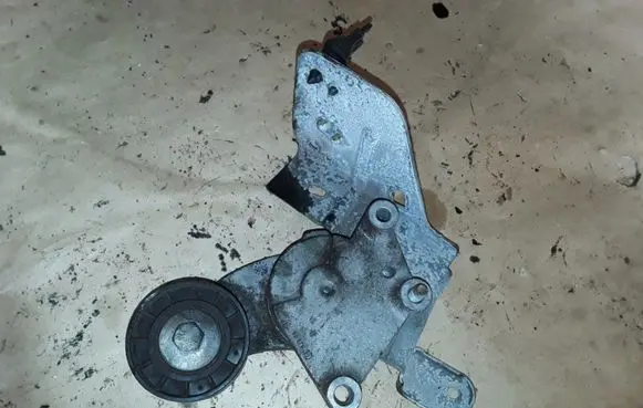 Mazda 5 Generator/alternator belt tensioner 846143