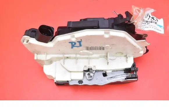 Skoda Superb B6 (3T) Rear door lock 5N0839016D
