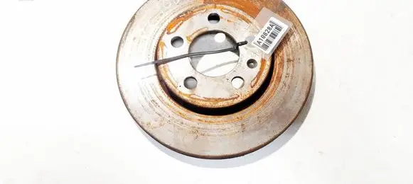 Volkswagen Polo IV 9N3 Front brake disc ventiliuojamas