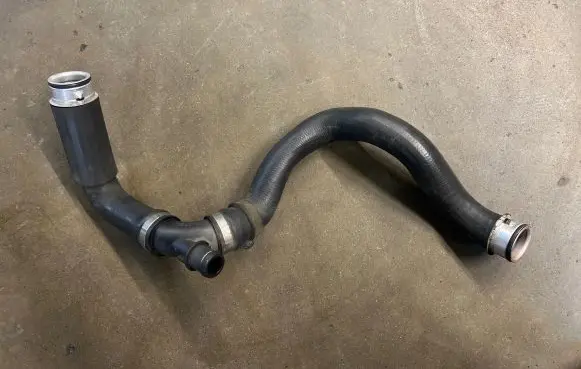 Mercedes-Benz CLK A209 C209 Engine coolant pipe/hose 3013356