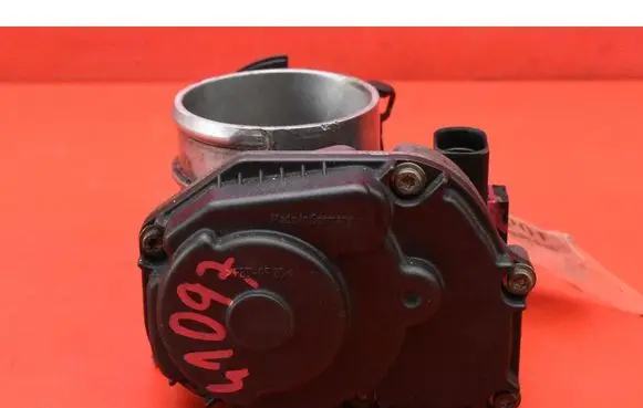 Audi A4 S4 B5 8D Throttle body valve 058133063C