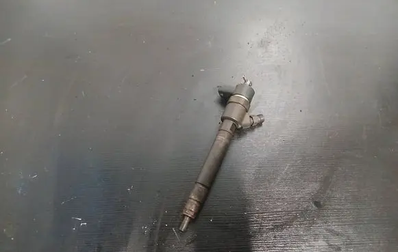 Volvo S60 Fuel injector 30750283