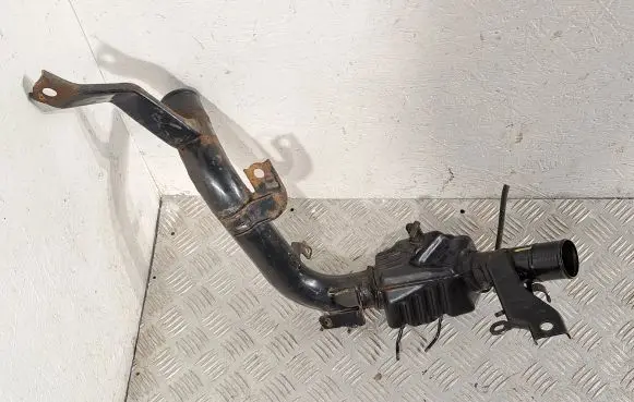 Toyota Avensis T250 Intercooler pipe mounting bracket 1736127070