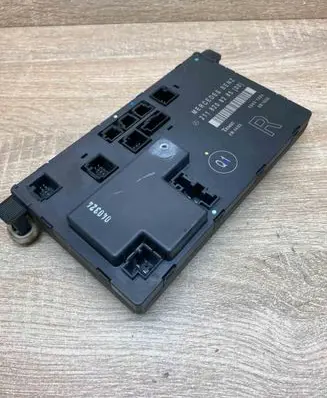 Mercedes-Benz E W211 Door control unit/module 2118208285 00401304