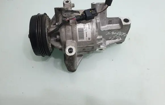 Dacia Sandero II Air conditioning (A/C) compressor (pump) 926000287R