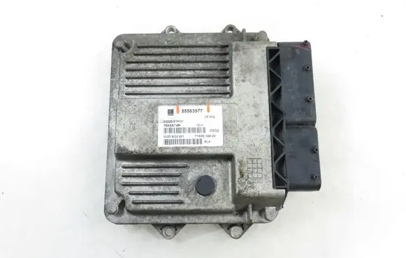 Opel Agila B Engine control unit/module 55563977