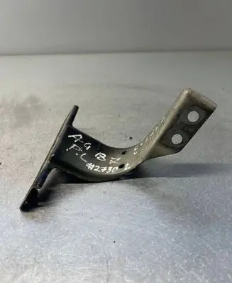 Audi A4 S4 B7 8E 8H Fender mounting bracket 8E0821136A