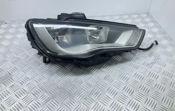 Audi A3 S3 8V Headlight/headlamp 8V0941004A
