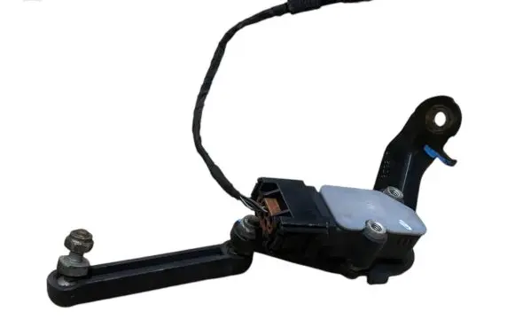 BMW X6 F16 Headlight/headlamp level sensor 6853747 37146853747