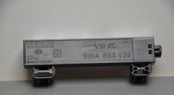 Audi A3 8Y Keyless system antenna 5WA962132