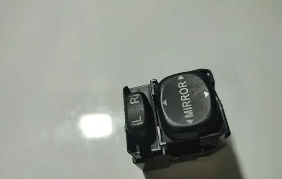 Toyota Yaris Wing mirror switch 83574