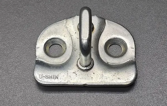 Suzuki Swift II Front door lock loop/hook striker