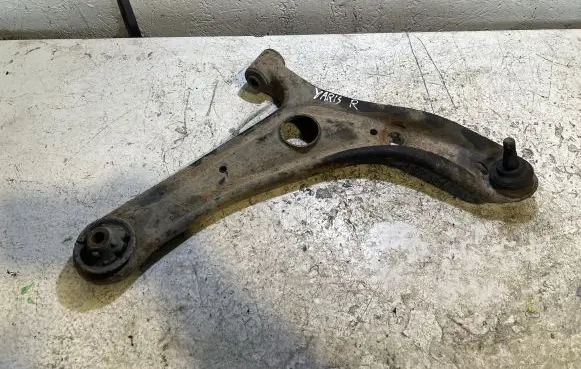 Toyota Yaris Front lower control arm/wishbone