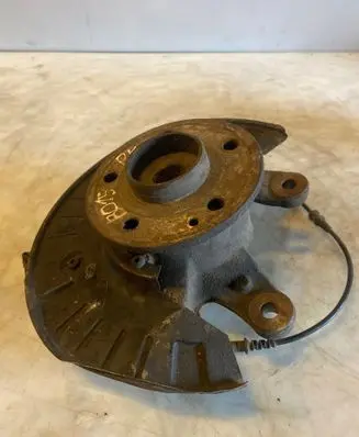 Mercedes-Benz Vito Viano W639 Front wheel hub 8393320224