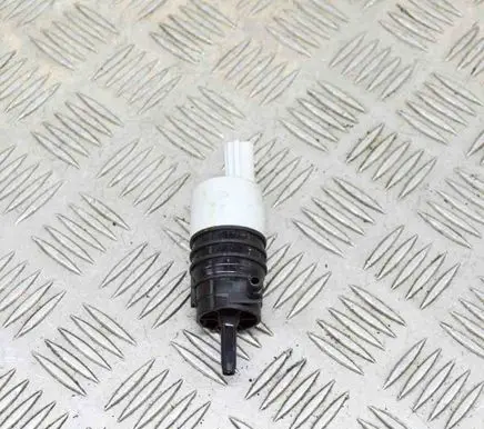 BMW 5 G30 G31 Windscreen/windshield washer pump 7298309