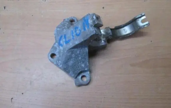 Renault Clio IV Driveshaft support bearing bracket 