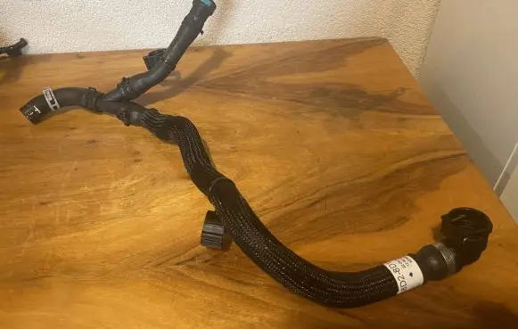 Land Rover Discovery Sport Air intake hose/pipe L8D28D132AC