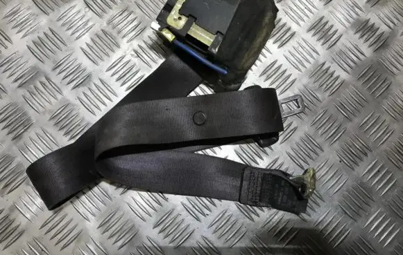 Audi A4 S4 B5 8D Front seatbelt 566205821b 8d9857805d