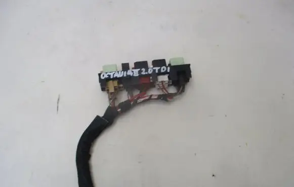 Skoda Octavia Mk2 (1Z) Relay mounting block 