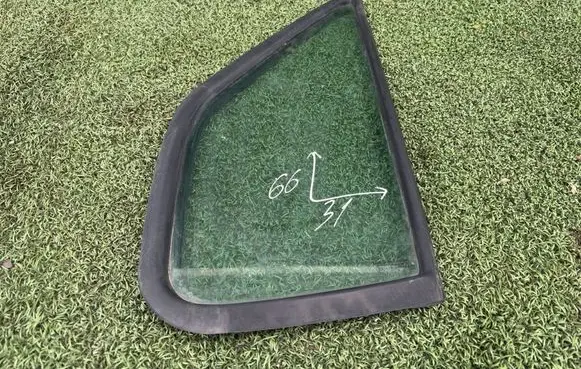 Renault Master II Front triangle window/glass 7700351235 43R000464