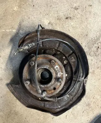 Land Rover Discovery 3 - LR3 Rear wheel hub spindle/knuckle 