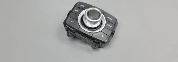 Head unit multimedia control