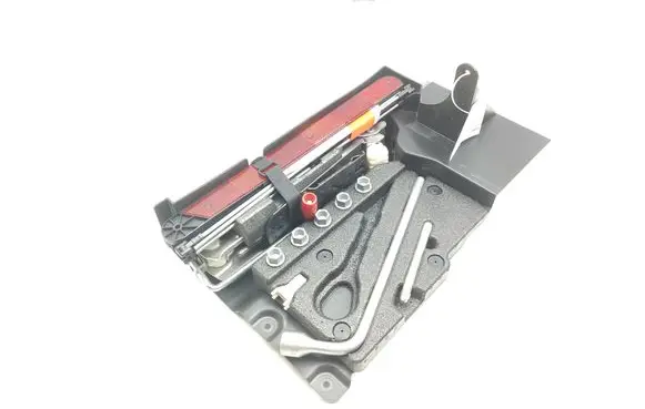 Mercedes-Benz C W203 Tool set 2038900061