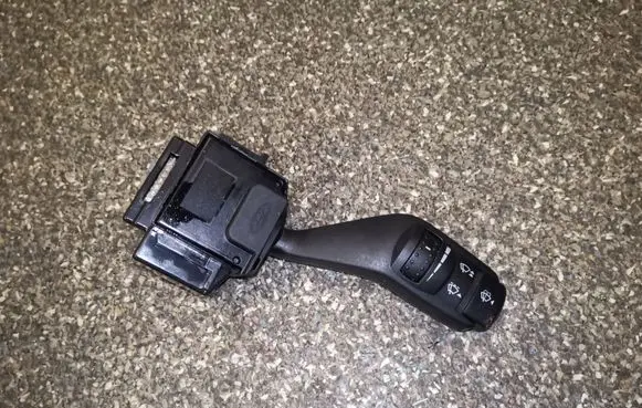 Ford Focus Wiper control stalk 17D940