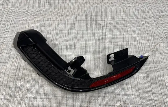Maserati Grecale Front bumper lower grill 670200511