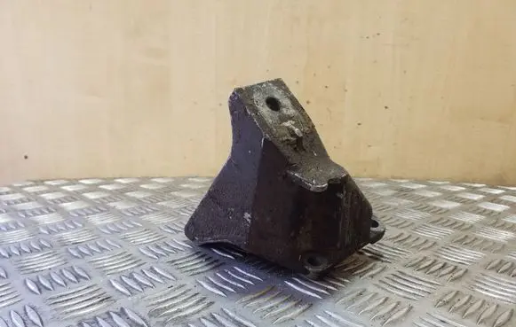 Audi A6 S6 C4 4A Gearbox mounting bracket 4A0399114M