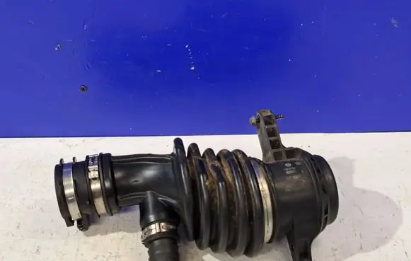 Air intake hose/pipe