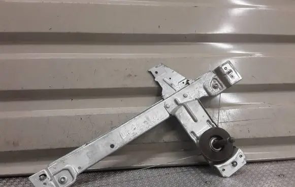 Peugeot 207 Rear door manual window regulator 