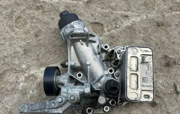 Mercedes-Benz E W213 Oil filter mounting bracket A6541800265