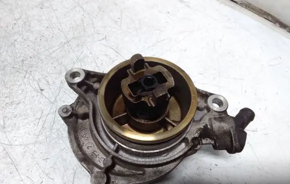 BMW X3 E83 Vacuum pump 700437012 06T2863219