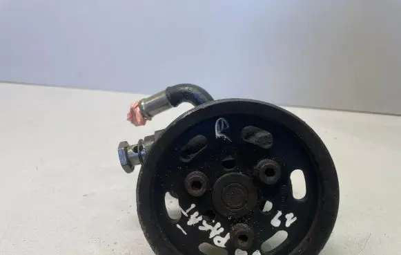 Volkswagen PASSAT B5 Power steering pump 8D0145177Q
