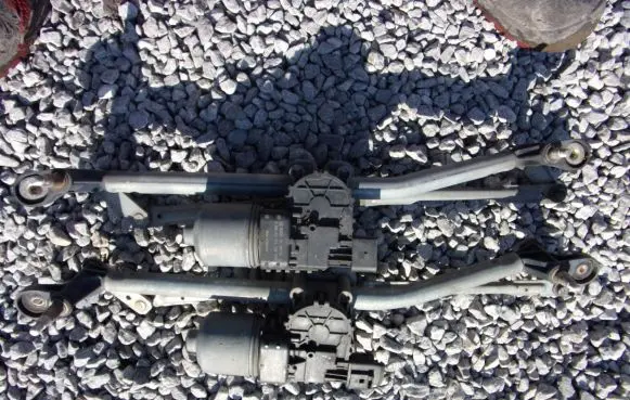 Alfa Romeo 147 Front wiper linkage and motor