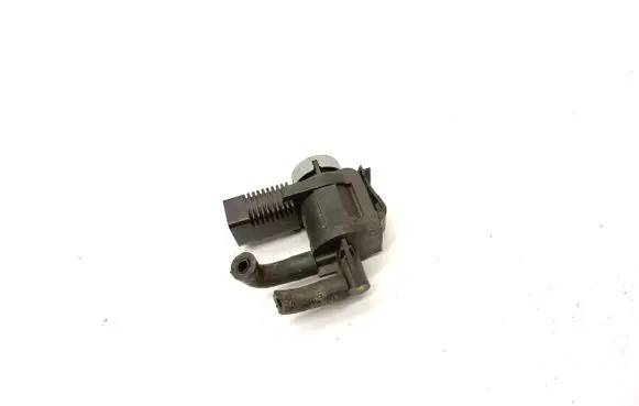 Volkswagen Tiguan Turbo solenoid valve 1K0906283A