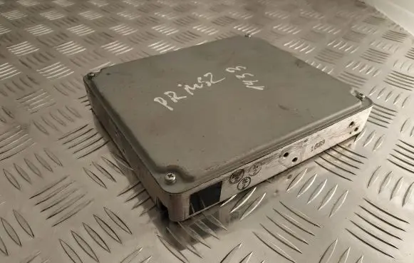 Toyota Prius (XW20) Engine control unit/module 8966147110 2751001633