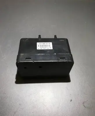 Mercedes-Benz S W221 Central locking vacuum pump 2218000248 A3510010010
