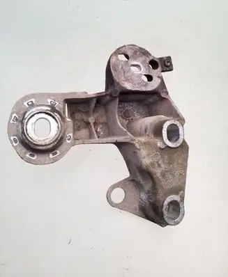 Audi A4 S4 B7 8E 8H Engine mounting bracket 8E0199352F