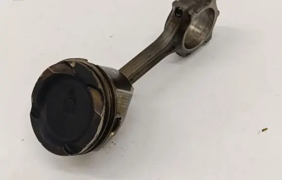 Nissan Qashqai J12 Piston with connecting rod 