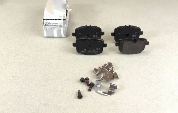 BMW 5 F10 F11 Brake pads (rear) 8847061 6775346 6857805