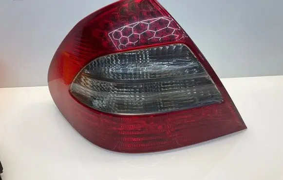 Mercedes-Benz E W211 Rear/tail lights A2118202564 334509 40671321