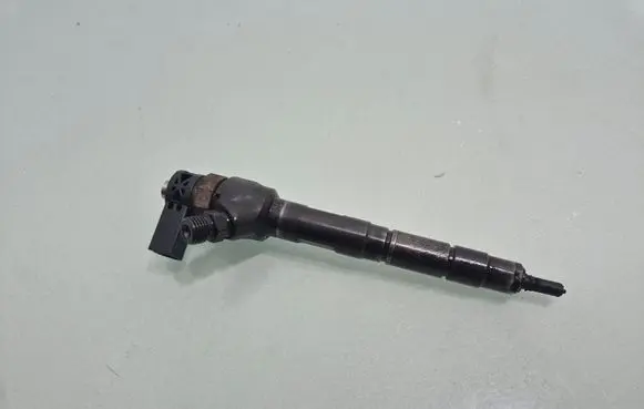 Audi A6 S6 C7 4G Fuel injector 03L130277J