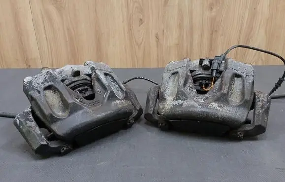 Mercedes-Benz E A207 Front brake caliper 2044213581 A2044213581 A2044213681