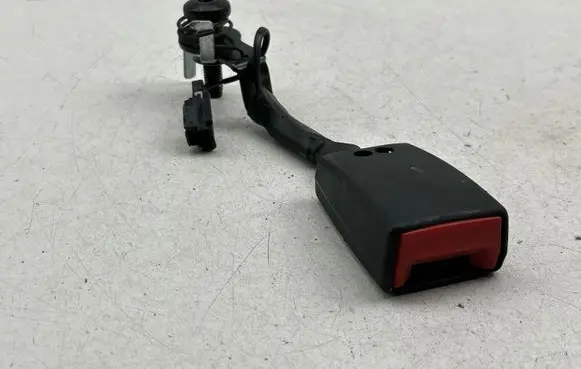 Ford Kuga II Rear seatbelt buckle