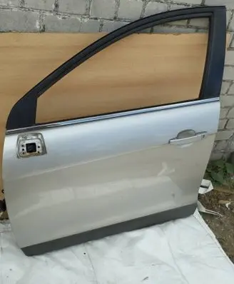 Chevrolet Captiva Front door