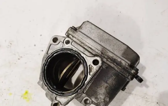 Volkswagen Touran I Throttle valve 03g128063c