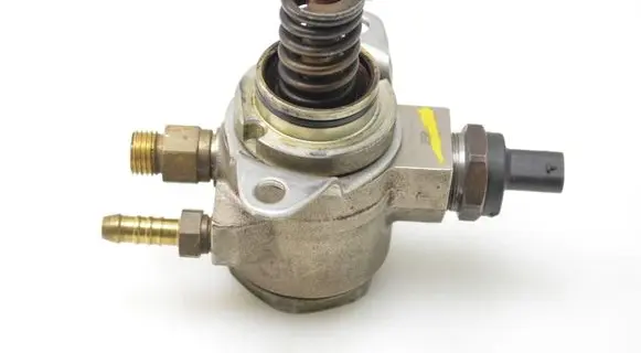 Volkswagen Golf VI Fuel injection high pressure pump 03C127026D