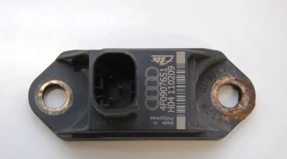Volkswagen PASSAT B6 Airbag deployment crash/impact sensor 4F0907651